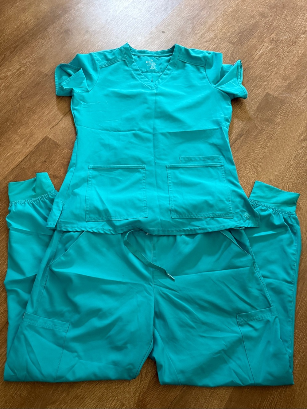 Med Couture Women's Teal V-Neck Scrub Set